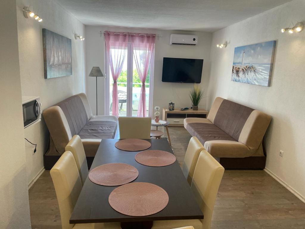 Nemira Beach Apartments أوميس المظهر الخارجي الصورة